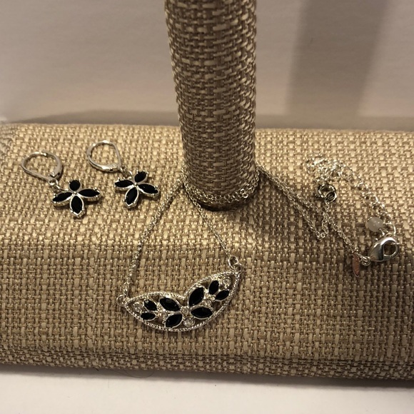 Avon Alsace flowers necklace and earring set - Picture 2 of 6